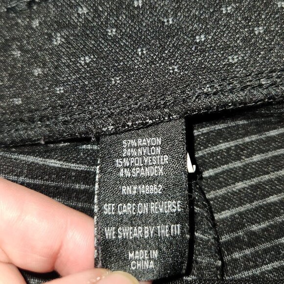 Torrid Black Leggings || sz 1 || Excellent Condition - Picture 7 of 9